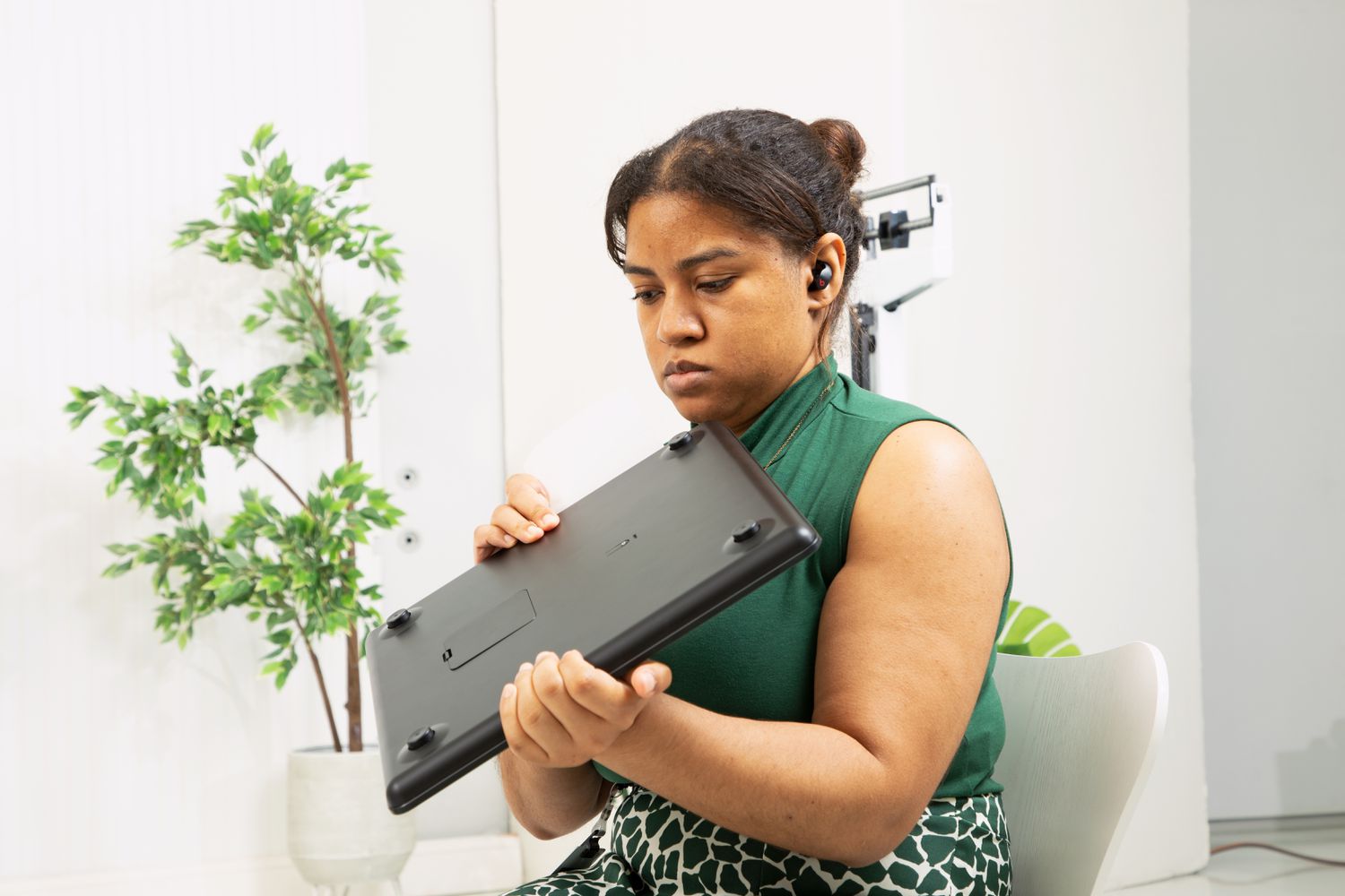 Person holding the Withings Body Comp Smart Scale